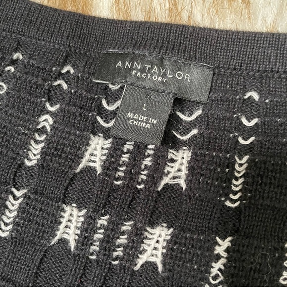 Ann Taylor zip front knit. NWOT - Picture 4 of 6